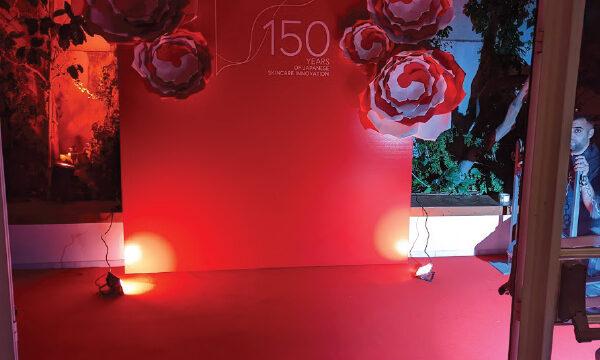 מי מספק שירותי עיצוב לתערוכות?